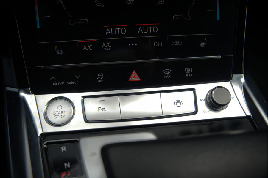 Audi e-tron e-tron 50 quattro Launch edition plus 71 kWh | Black Edition | Panoramadak | Memory Seats | Camera | Luchtvering | Adaptive Cruise Control | Keyless | Matrix LED | Leder | Stoelverwarming | NAP |