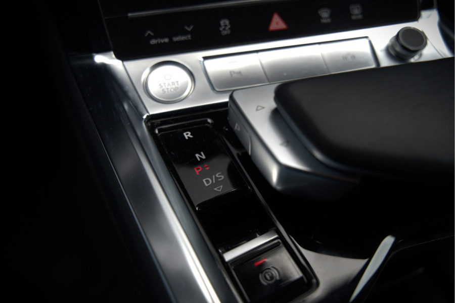 Audi e-tron e-tron 50 quattro Launch edition plus 71 kWh | Black Edition | Panoramadak | Memory Seats | Camera | Luchtvering | Adaptive Cruise Control | Keyless | Matrix LED | Leder | Stoelverwarming | NAP |