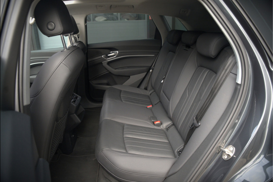 Audi e-tron e-tron 50 quattro Launch edition plus 71 kWh | Black Edition | Panoramadak | Memory Seats | Camera | Luchtvering | Adaptive Cruise Control | Keyless | Matrix LED | Leder | Stoelverwarming | NAP |