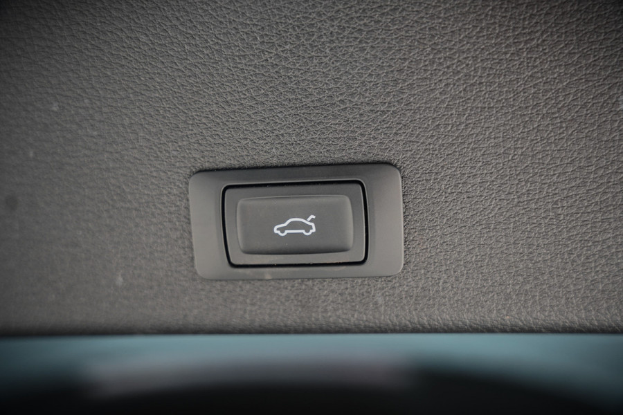 Audi e-tron e-tron 50 quattro Launch edition plus 71 kWh | Black Edition | Panoramadak | Memory Seats | Camera | Luchtvering | Adaptive Cruise Control | Keyless | Matrix LED | Leder | Stoelverwarming | NAP |