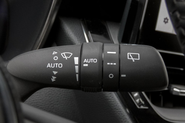 Toyota Corolla Touring Sports Hybrid 140 Executive | ADAPTIEVE CRUISE CONTROL | HEAD UP | STOELVERWARMING | TREKHAAK