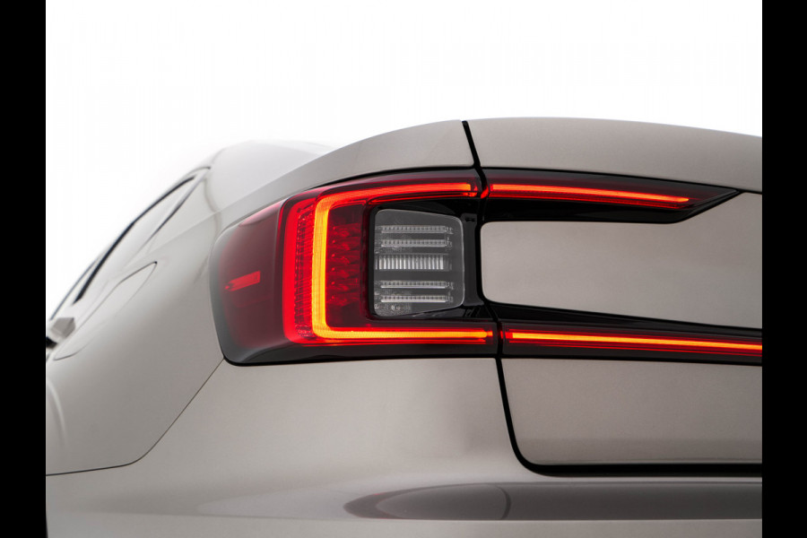 Polestar 2 Long Range Dual Motor Launch Edition 78kWh AWD [ 3-Fase ] (INCL-BTW) *PANO | NAVI-FULLMAP | HARMAN/KARDON-AUDIO | FULL-LED | KEYLESS | TOPVIEW | LANE-ASSIST | DIGI-COCKPIT | DAB+ | SPORT-SEATS | CARPLAY | TOWBAR | BLINDSPOT | 20''ALU*