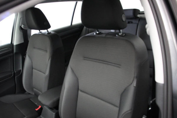 Volkswagen e-Golf e-Golf Navigatie Digitale cockpit Led Bluetooth Cruise control adaptive Lichtmetalen Velgen