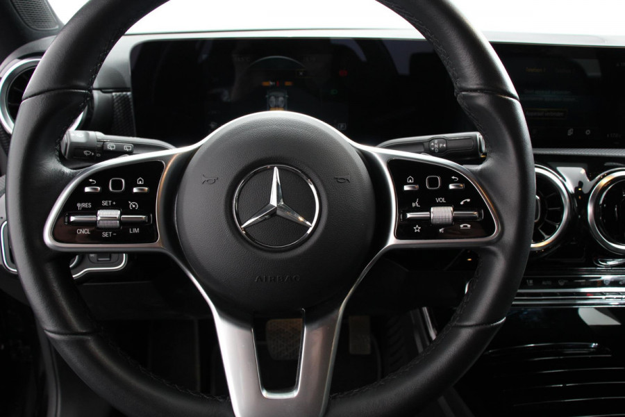 Mercedes-Benz A-Klasse 200 163pk Progressive Automaat | DEMO ! | Navigatie Camera Park Assist Cruise Control Virtual Cockpit Progressive Pack Stoelverwarming LED High Performance