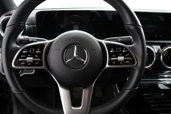 Mercedes-Benz A-Klasse 200 163pk Progressive Automaat | DEMO ! | Navigatie Camera Park Assist Cruise Control Virtual Cockpit Progressive Pack Stoelverwarming LED High Performance