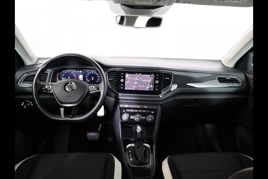 Volkswagen T-Roc 1.5 TSI Sport 150 pk Automaat (DSG) | Navigatie | Parkeersensoren | Achteruitrijcamera | Adaptieve cruise control | LED koplampen |