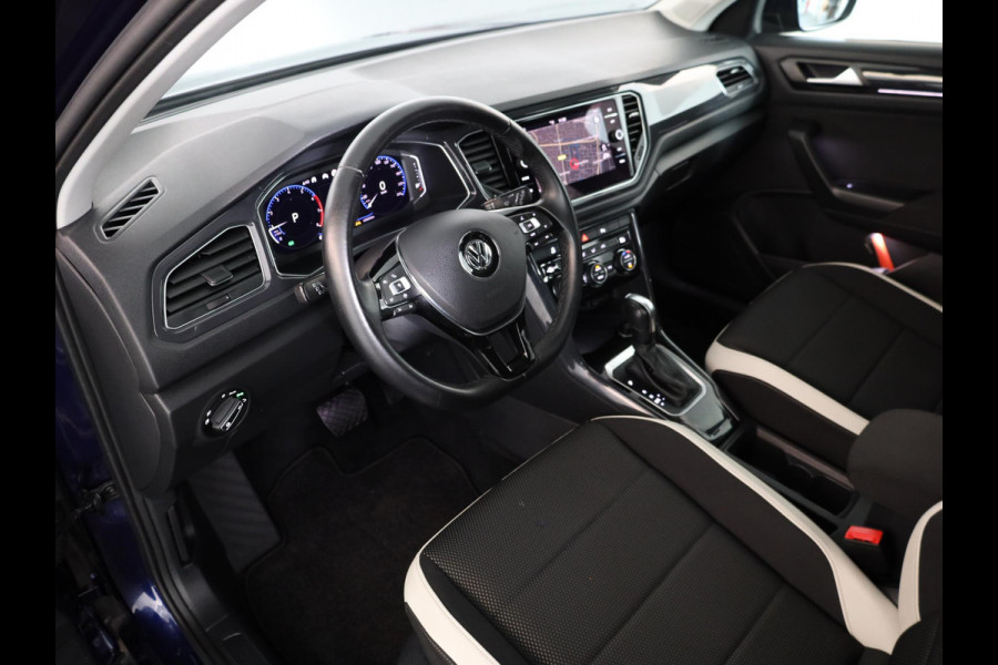 Volkswagen T-Roc 1.5 TSI Sport 150 pk Automaat (DSG) | Navigatie | Parkeersensoren | Achteruitrijcamera | Adaptieve cruise control | LED koplampen |