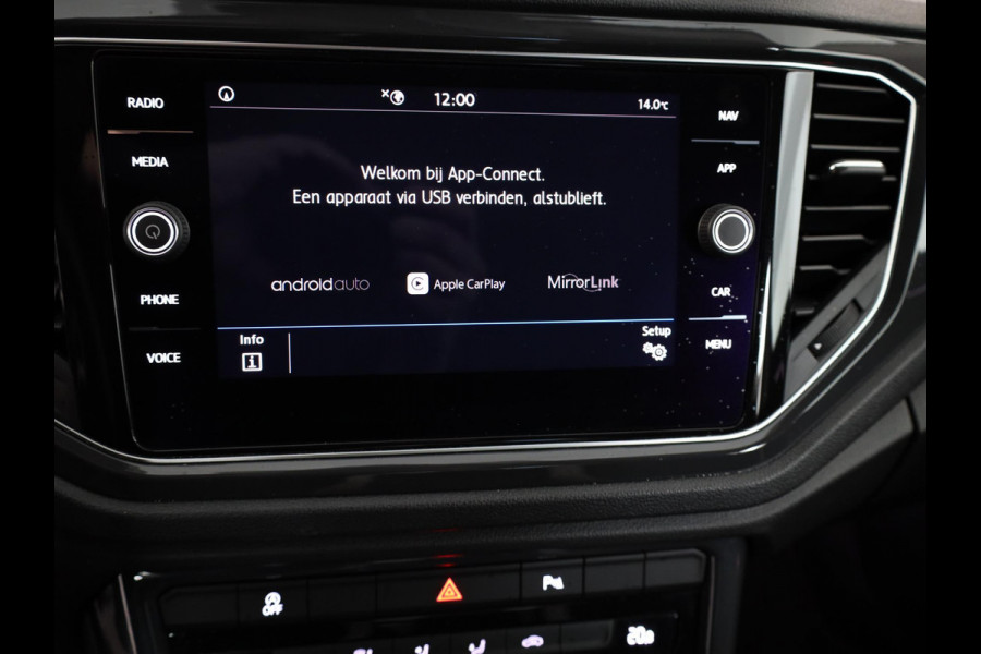 Volkswagen T-Roc 1.5 TSI Sport 150 pk Automaat (DSG) | Navigatie | Parkeersensoren | Achteruitrijcamera | Adaptieve cruise control | LED koplampen |