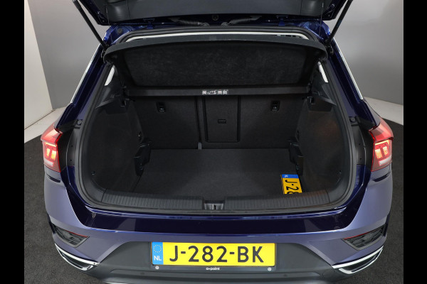 Volkswagen T-Roc 1.5 TSI Sport 150 pk Automaat (DSG) | Navigatie | Parkeersensoren | Achteruitrijcamera | Adaptieve cruise control | LED koplampen |