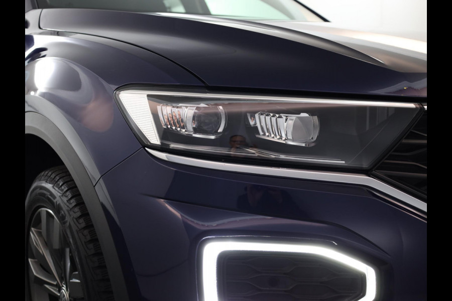 Volkswagen T-Roc 1.5 TSI Sport 150 pk Automaat (DSG) | Navigatie | Parkeersensoren | Achteruitrijcamera | Adaptieve cruise control | LED koplampen |