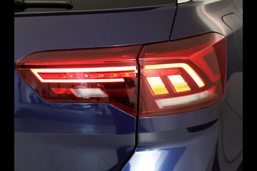 Volkswagen T-Roc 1.5 TSI Sport 150 pk Automaat (DSG) | Navigatie | Parkeersensoren | Achteruitrijcamera | Adaptieve cruise control | LED koplampen |