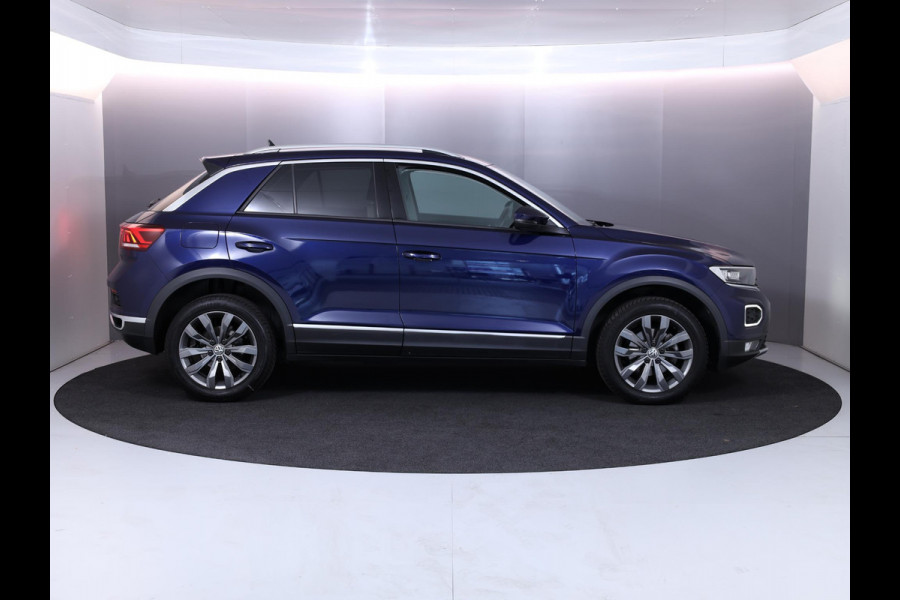 Volkswagen T-Roc 1.5 TSI Sport 150 pk Automaat (DSG) | Navigatie | Parkeersensoren | Achteruitrijcamera | Adaptieve cruise control | LED koplampen |
