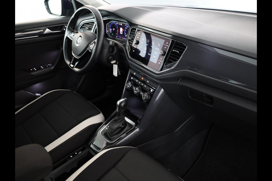 Volkswagen T-Roc 1.5 TSI Sport 150 pk Automaat (DSG) | Navigatie | Parkeersensoren | Achteruitrijcamera | Adaptieve cruise control | LED koplampen |