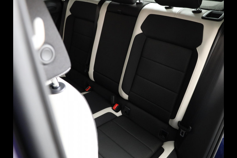 Volkswagen T-Roc 1.5 TSI Sport 150 pk Automaat (DSG) | Navigatie | Parkeersensoren | Achteruitrijcamera | Adaptieve cruise control | LED koplampen |
