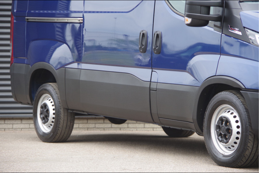 Iveco Daily 35S18HV 3.0 352L H3 180PK AUT. LED, 3.5T TREKHAAK, CAMERA, NAVI, CRUISE, CLIMA, NL AUTO, NAP