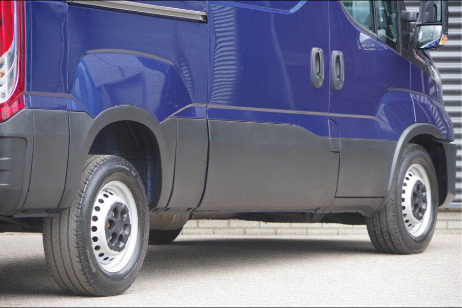 Iveco Daily 35S18HV 3.0 352L H3 180PK AUT. LED, 3.5T TREKHAAK, CAMERA, NAVI, CRUISE, CLIMA, NL AUTO, NAP