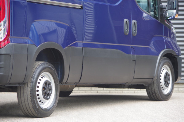 Iveco Daily 35S18HV 3.0 352L H3 180PK AUT. LED, 3.5T TREKHAAK, CAMERA, NAVI, CRUISE, CLIMA, NL AUTO, NAP