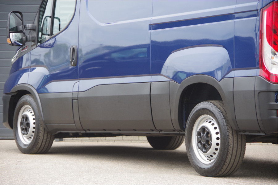 Iveco Daily 35S18HV 3.0 352L H3 180PK AUT. LED, 3.5T TREKHAAK, CAMERA, NAVI, CRUISE, CLIMA, NL AUTO, NAP