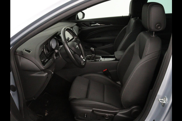 Opel Insignia 1.5 Turbo Executive | OPC Line | Matrix LED | Camera | Stuurverwarming | Carplay | Keyless | Comfortstoelen | Navigatie | Climate control | Getint glas