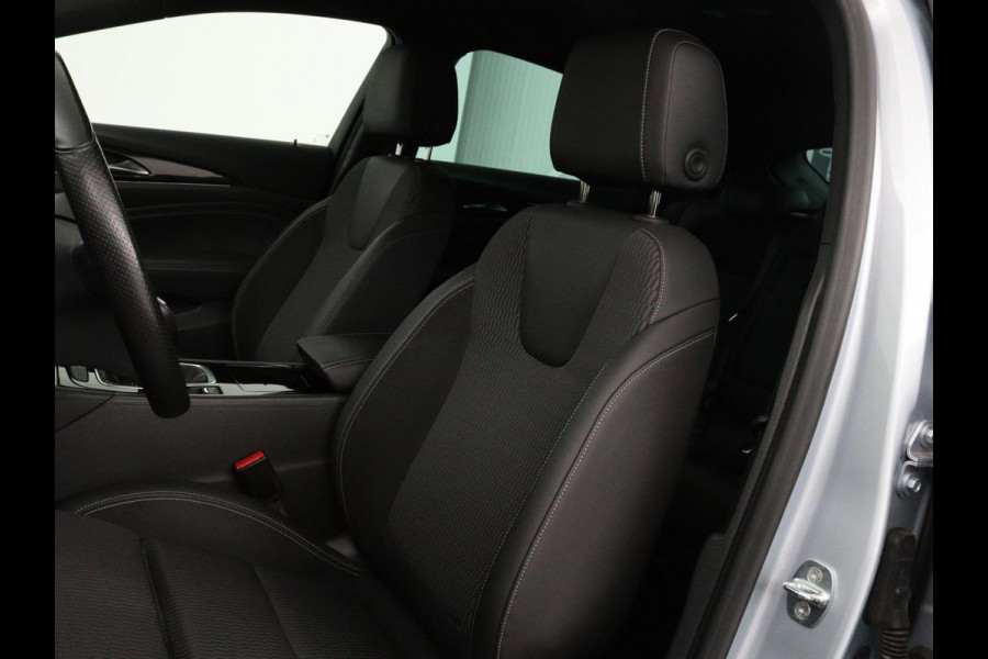 Opel Insignia 1.5 Turbo Executive | OPC Line | Matrix LED | Camera | Stuurverwarming | Carplay | Keyless | Comfortstoelen | Navigatie | Climate control | Getint glas