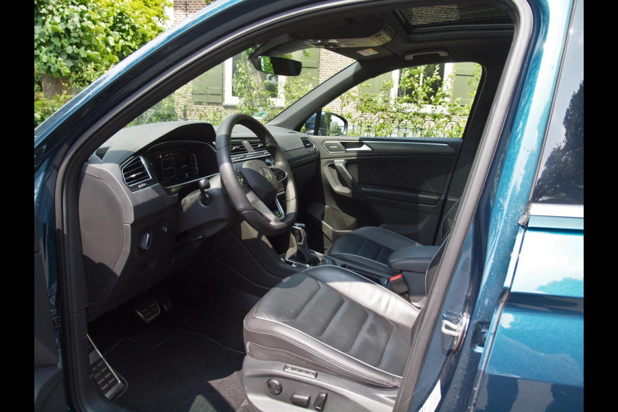 Volkswagen Tiguan 1.5 TSI R-Line Business+ | 360° Camera | Panoramadak | IQ Light | NL-Auto | Harman Kardon |