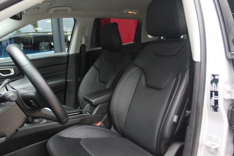 Jeep Compass 4xe 240 Plug-in Hybrid Electric S | Winterpack | Lederen bekleding | 19" lichtmetalen velgen | Apple/Android Carplay