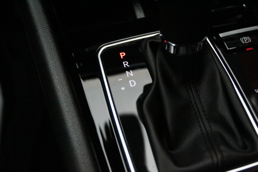Jeep Compass 4xe 240 Plug-in Hybrid Electric S | Winterpack | Lederen bekleding | 19" lichtmetalen velgen | Apple/Android Carplay