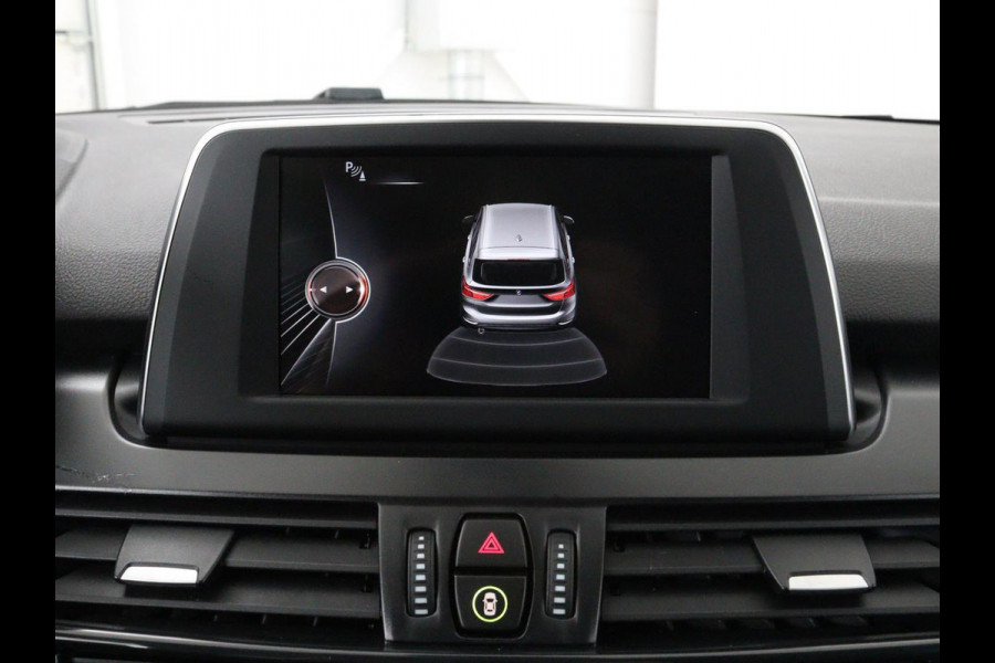 BMW 2 Serie Gran Tourer 218d Advantage | Sportstoelen | Stoelverwarming | Navigatie | Bluetooth | Parkeerhulp | Climate control | Cruise control