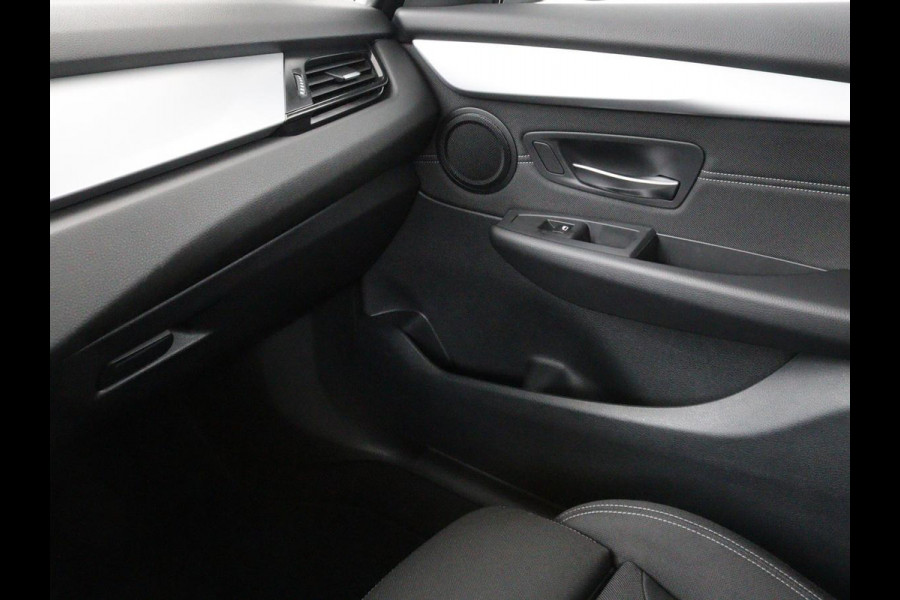 BMW 2 Serie Gran Tourer 218d Advantage | Sportstoelen | Stoelverwarming | Navigatie | Bluetooth | Parkeerhulp | Climate control | Cruise control