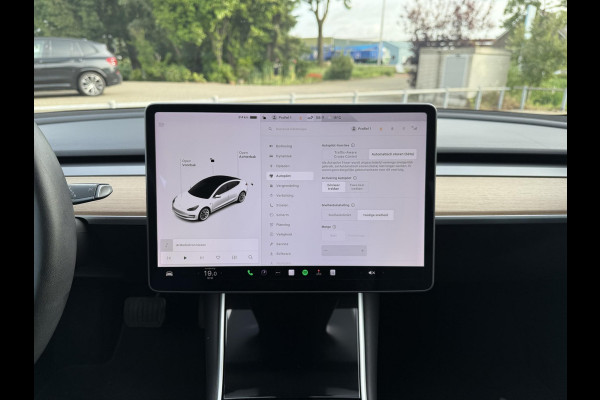 Tesla Model 3 Range Plus RWD | Autopilot | Panorama | Leder |