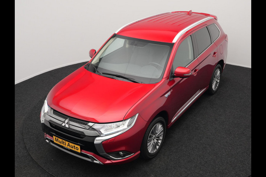 Mitsubishi Outlander 2.4 Intense Plug In Hybrid 225pk Dealer O.H. PHEV | Alcantara Sportstoelen | Trekhaak Afneembaar | Navigatie | Camera | Apple Carplay | DAB | L.M. 18" | Climate Control | Cruise Control | Stoelverwarming |