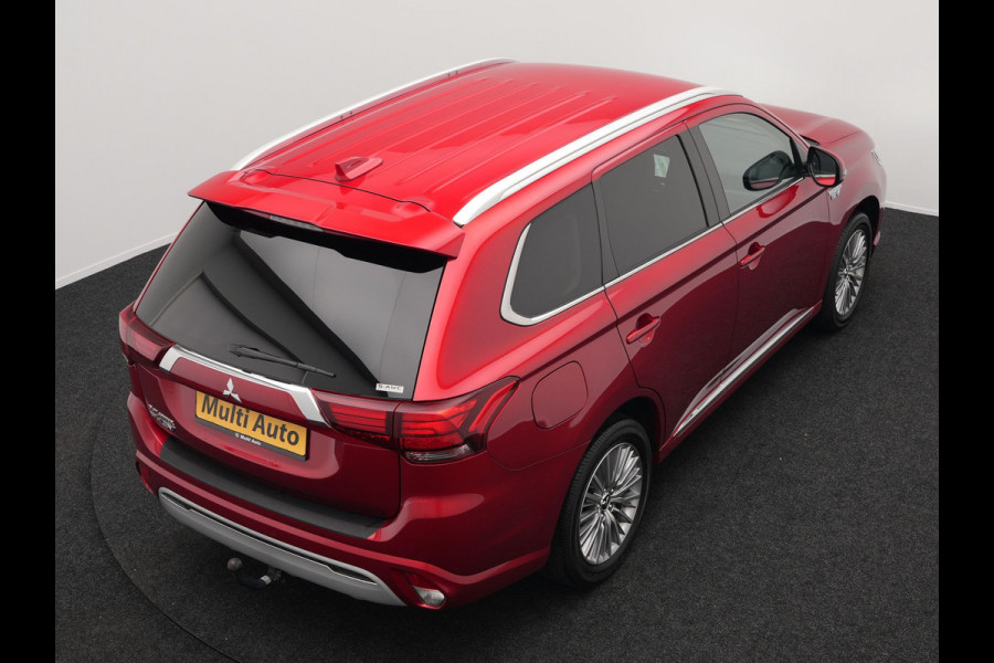 Mitsubishi Outlander 2.4 Intense Plug In Hybrid 225pk Dealer O.H. PHEV | Alcantara Sportstoelen | Trekhaak Afneembaar | Navigatie | Camera | Apple Carplay | DAB | L.M. 18" | Climate Control | Cruise Control | Stoelverwarming |