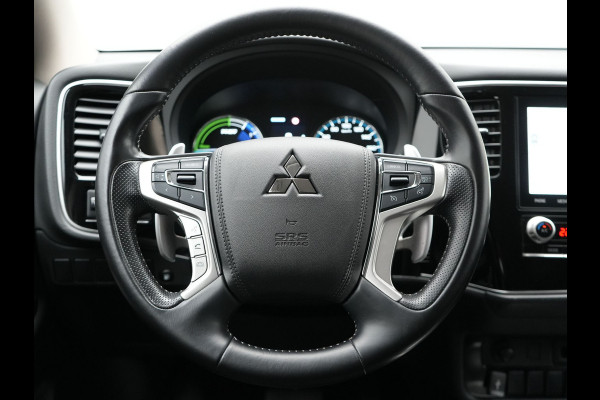 Mitsubishi Outlander 2.4 Intense Plug In Hybrid 225pk Dealer O.H. PHEV | Alcantara Sportstoelen | Trekhaak Afneembaar | Navigatie | Camera | Apple Carplay | DAB | L.M. 18" | Climate Control | Cruise Control | Stoelverwarming |