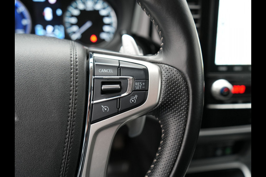 Mitsubishi Outlander 2.4 Intense Plug In Hybrid 225pk Dealer O.H. PHEV | Alcantara Sportstoelen | Trekhaak Afneembaar | Navigatie | Camera | Apple Carplay | DAB | L.M. 18" | Climate Control | Cruise Control | Stoelverwarming |