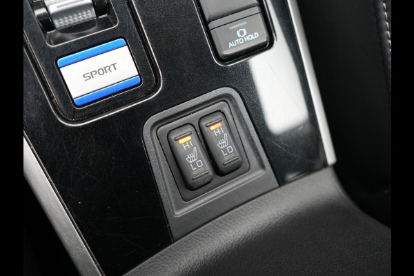 Mitsubishi Outlander 2.4 Intense Plug In Hybrid 225pk Dealer O.H. PHEV | Alcantara Sportstoelen | Trekhaak Afneembaar | Navigatie | Camera | Apple Carplay | DAB | L.M. 18" | Climate Control | Cruise Control | Stoelverwarming |