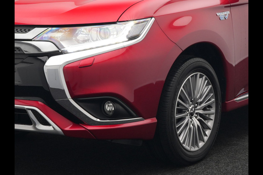 Mitsubishi Outlander 2.4 Intense Plug In Hybrid 225pk Dealer O.H. PHEV | Alcantara Sportstoelen | Trekhaak Afneembaar | Navigatie | Camera | Apple Carplay | DAB | L.M. 18" | Climate Control | Cruise Control | Stoelverwarming |