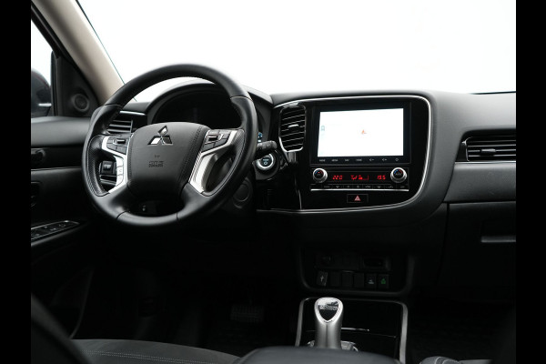 Mitsubishi Outlander 2.4 Intense Plug In Hybrid 225pk Dealer O.H. PHEV | Alcantara Sportstoelen | Trekhaak Afneembaar | Navigatie | Camera | Apple Carplay | DAB | L.M. 18" | Climate Control | Cruise Control | Stoelverwarming |
