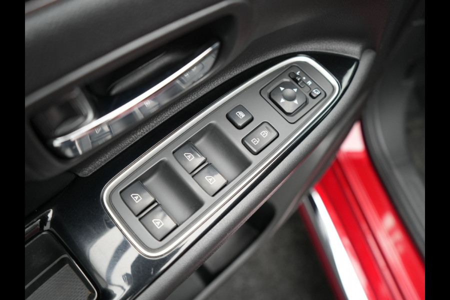 Mitsubishi Outlander 2.4 Intense Plug In Hybrid 225pk Dealer O.H. PHEV | Alcantara Sportstoelen | Trekhaak Afneembaar | Navigatie | Camera | Apple Carplay | DAB | L.M. 18" | Climate Control | Cruise Control | Stoelverwarming |