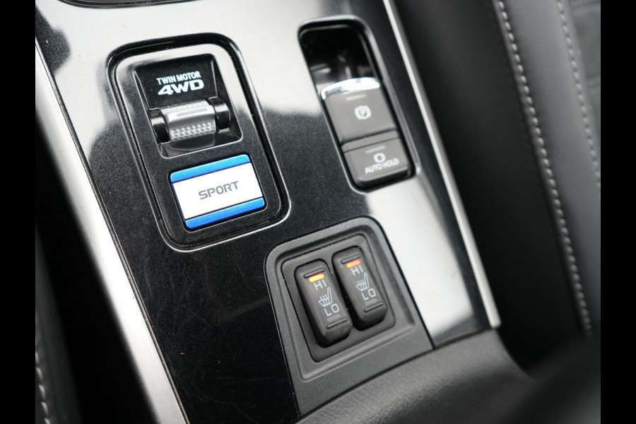 Mitsubishi Outlander 2.4 Intense Plug In Hybrid 225pk Dealer O.H. PHEV | Alcantara Sportstoelen | Trekhaak Afneembaar | Navigatie | Camera | Apple Carplay | DAB | L.M. 18" | Climate Control | Cruise Control | Stoelverwarming |