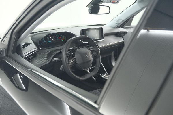 Peugeot e-2008 EV Active Pack 50 kWh | Camera | Navigatie | Parkeersensoren | Climate Control