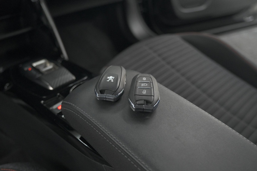 Peugeot e-2008 EV Active Pack 50 kWh | Camera | Navigatie | Parkeersensoren | Climate Control