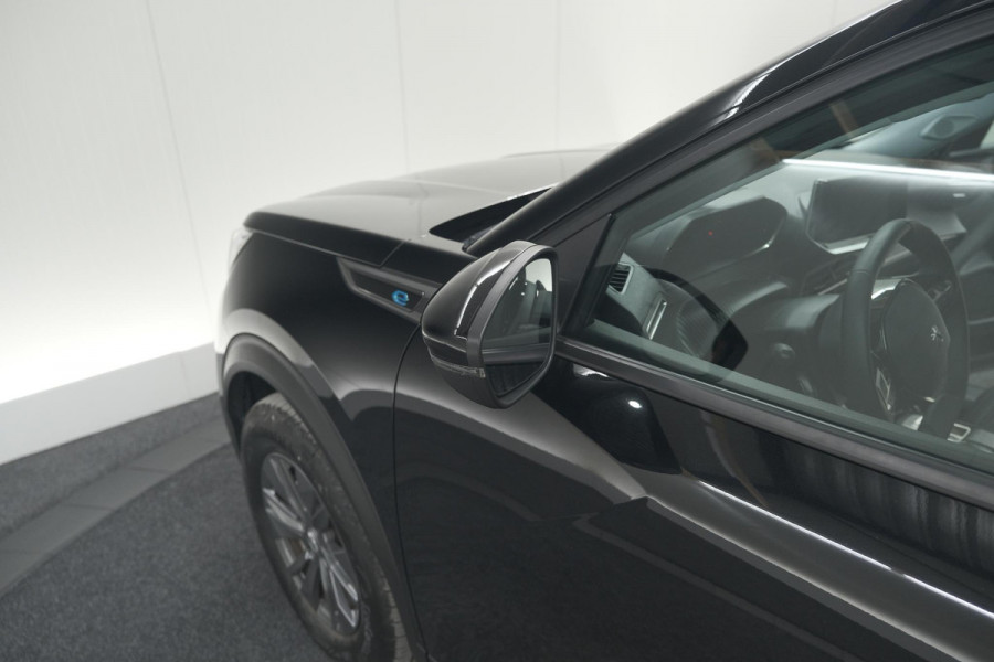 Peugeot e-2008 EV Active Pack 50 kWh | Camera | Navigatie | Parkeersensoren | Climate Control
