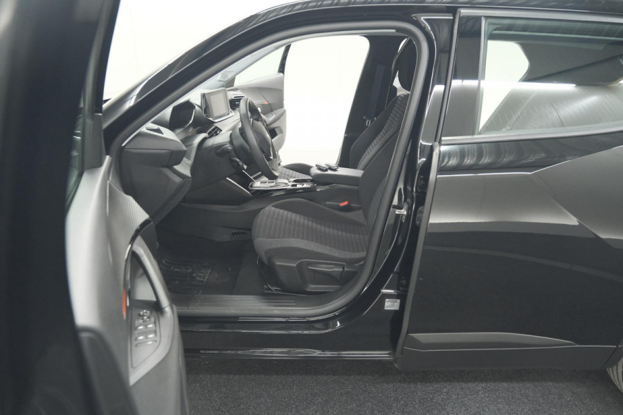 Peugeot e-2008 EV Active Pack 50 kWh | Camera | Navigatie | Parkeersensoren | Climate Control
