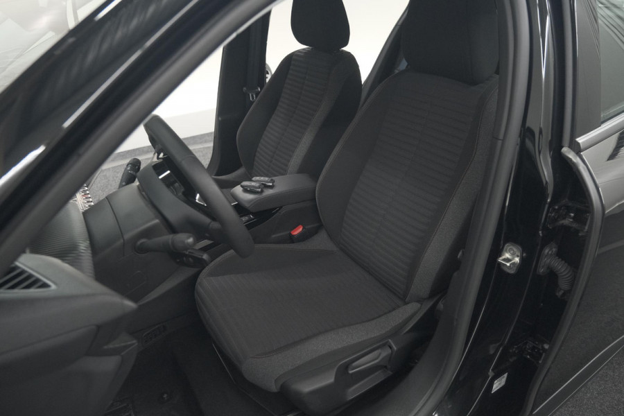 Peugeot e-2008 EV Active Pack 50 kWh | Camera | Navigatie | Parkeersensoren | Climate Control