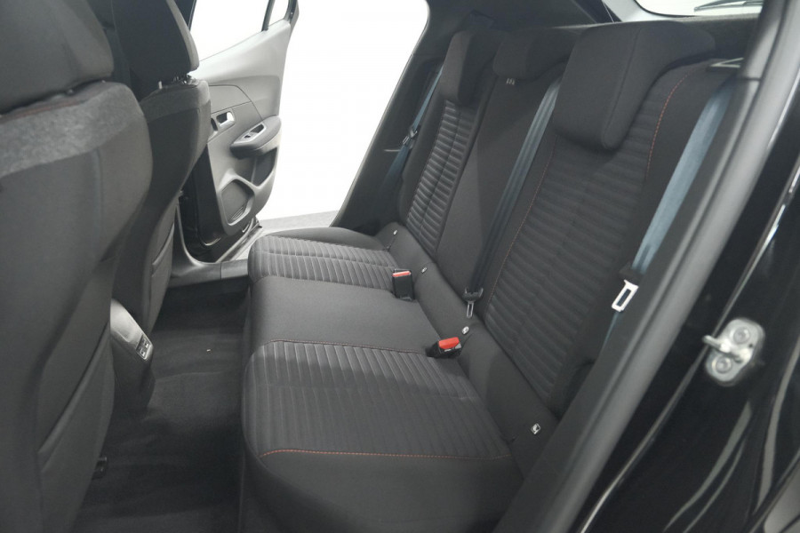 Peugeot e-2008 EV Active Pack 50 kWh | Camera | Navigatie | Parkeersensoren | Climate Control