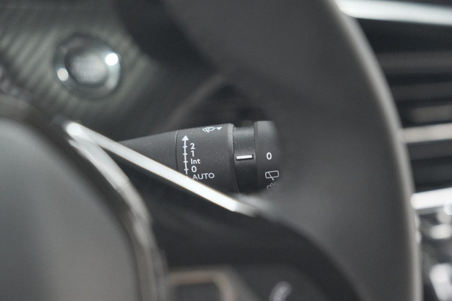 Peugeot e-2008 EV Active Pack 50 kWh | Camera | Navigatie | Parkeersensoren | Climate Control