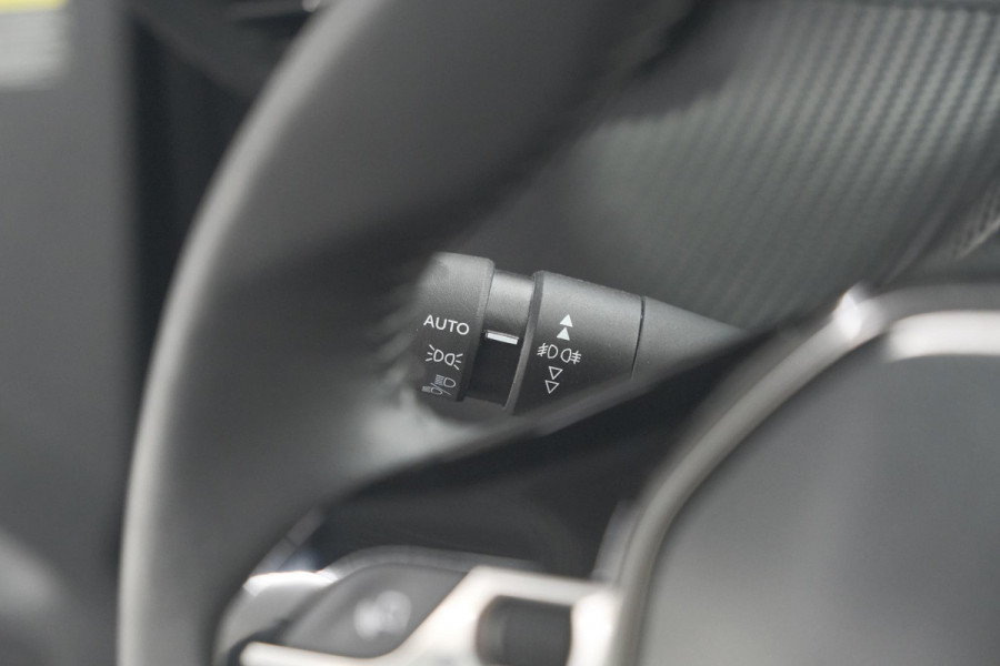 Peugeot e-2008 EV Active Pack 50 kWh | Camera | Navigatie | Parkeersensoren | Climate Control
