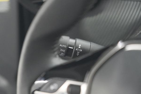 Peugeot e-2008 EV Active Pack 50 kWh | Camera | Navigatie | Parkeersensoren | Climate Control