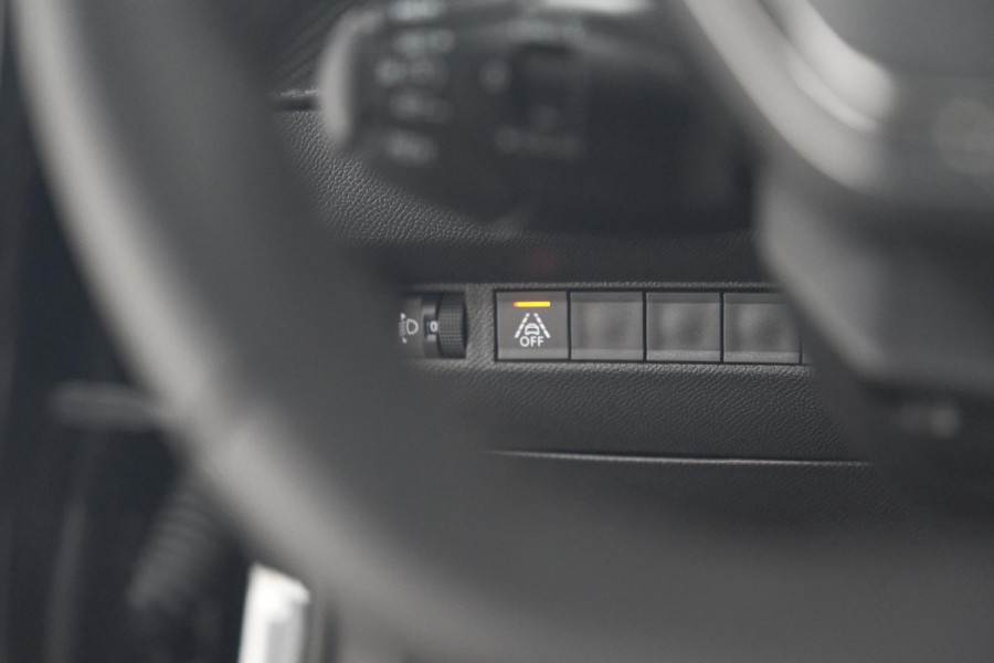 Peugeot e-2008 EV Active Pack 50 kWh | Camera | Navigatie | Parkeersensoren | Climate Control