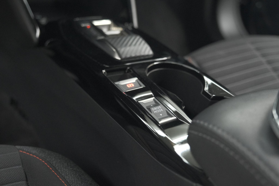Peugeot e-2008 EV Active Pack 50 kWh | Camera | Navigatie | Parkeersensoren | Climate Control